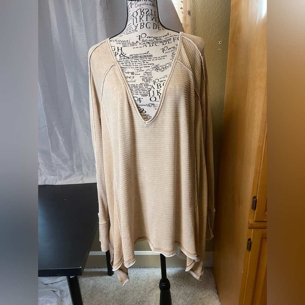 Free People Cream V-Neck Waffle Knit Over Sized Boho Top. Size Medium
